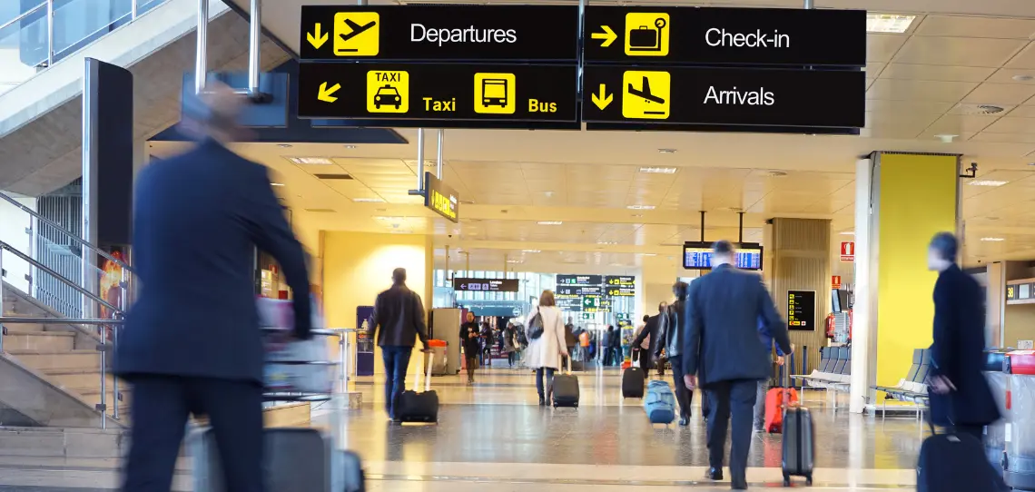 Composants RF passifs Telenco pour réseaux DAS et 5G indoor installation dans hall d'aéroport