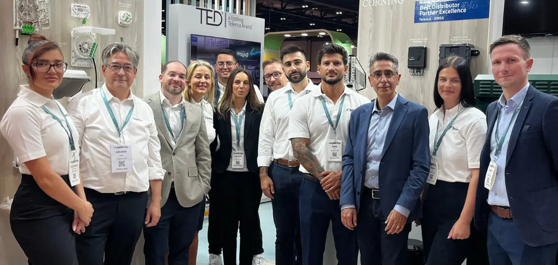 Stand de Telenco UK au Connected Britain 2024, présentant des solutions innovantes pour les réseaux fixes, mobiles et privés sans fil, avec démonstrations en direct de la soudeuse par fusion VIEW8X d'Inno Instrument.