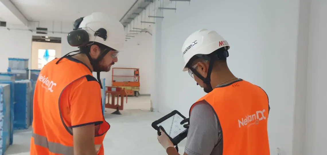 Busbar-Installation für Rechenzentrum in Dänemark durch NeklanDC, ausgezeichnet für Sicherheit, Leistung und technisches Know-how.