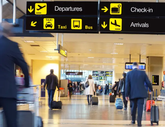 Composants RF passifs Telenco pour réseaux DAS et 5G indoor installation dans hall d'aéroport