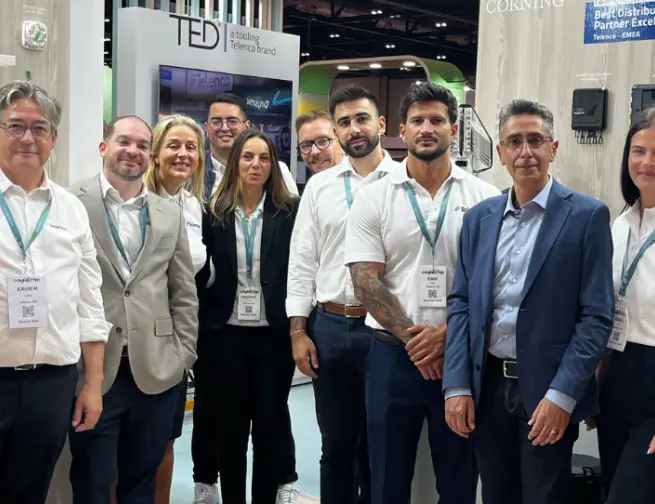 Stand de Telenco UK au Connected Britain 2024, présentant des solutions innovantes pour les réseaux fixes, mobiles et privés sans fil, avec démonstrations en direct de la soudeuse par fusion VIEW8X d'Inno Instrument.