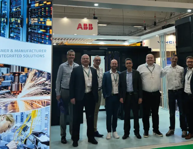 Stand de Telenco au Data Centre World de Paris 2024 : présentation de solutions innovantes pour l'aménagement des salles blanches, des systèmes de confinement et des solutions de refroidissement.