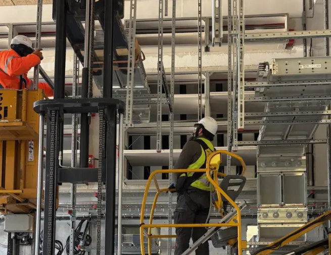 Installing EAE busbar trunking in a hyperscale data centre — Telenco / Neklan DC