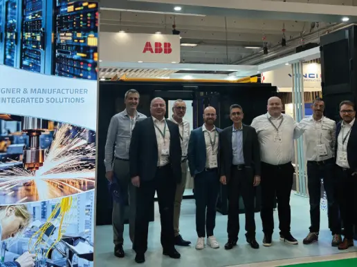Stand de Telenco au Data Centre World de Paris 2024 : présentation de solutions innovantes pour l'aménagement des salles blanches, des systèmes de confinement et des solutions de refroidissement.