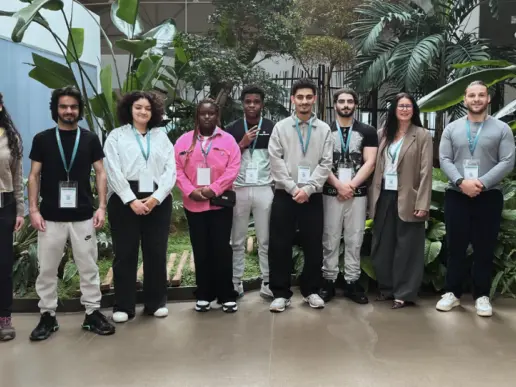 Jeunes en visite des locaux Telenco dans le cadre du programme Passe Décisive avec Sport dans la Ville