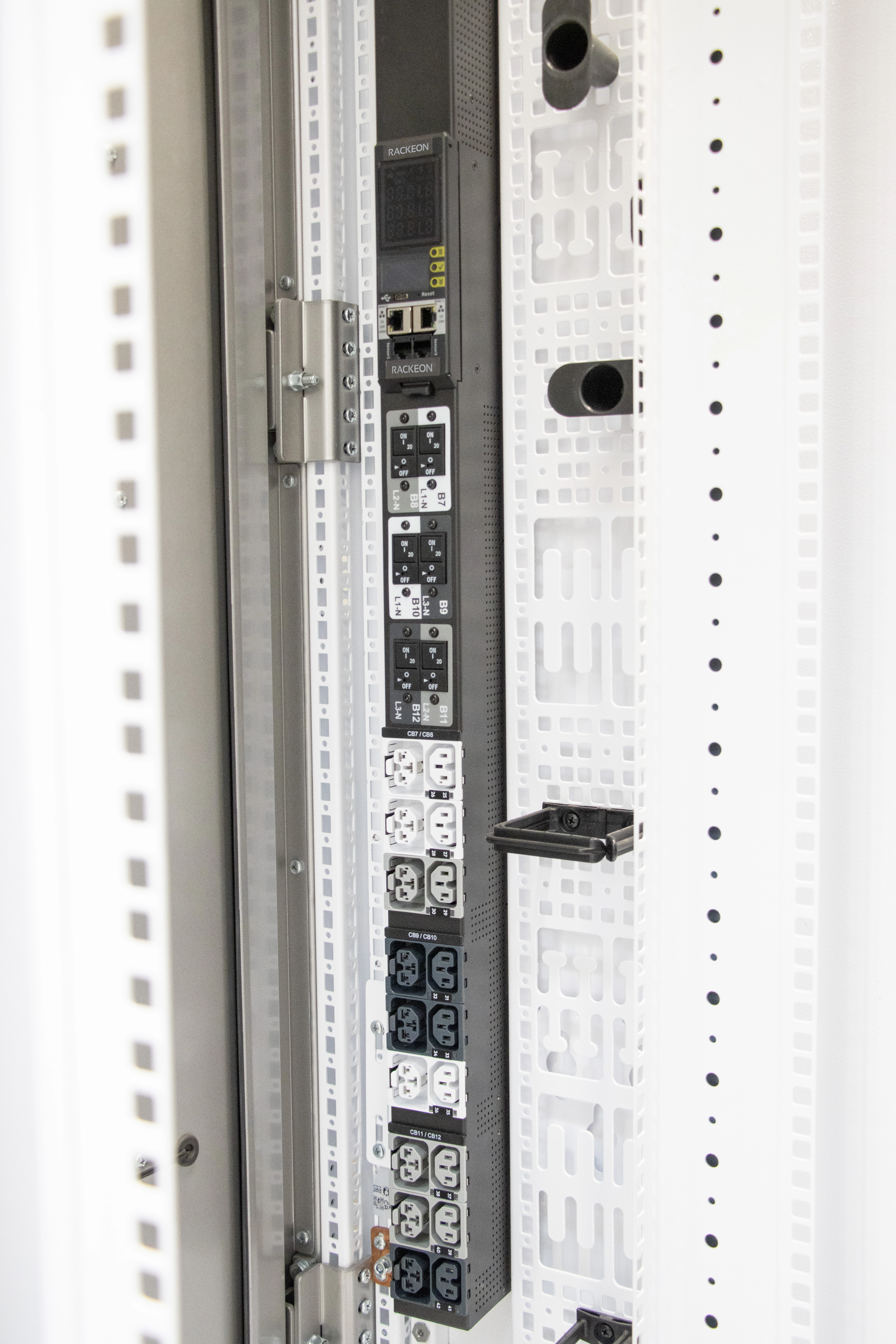 RACKEON&reg; intelligent PDU for data centre infrastructure